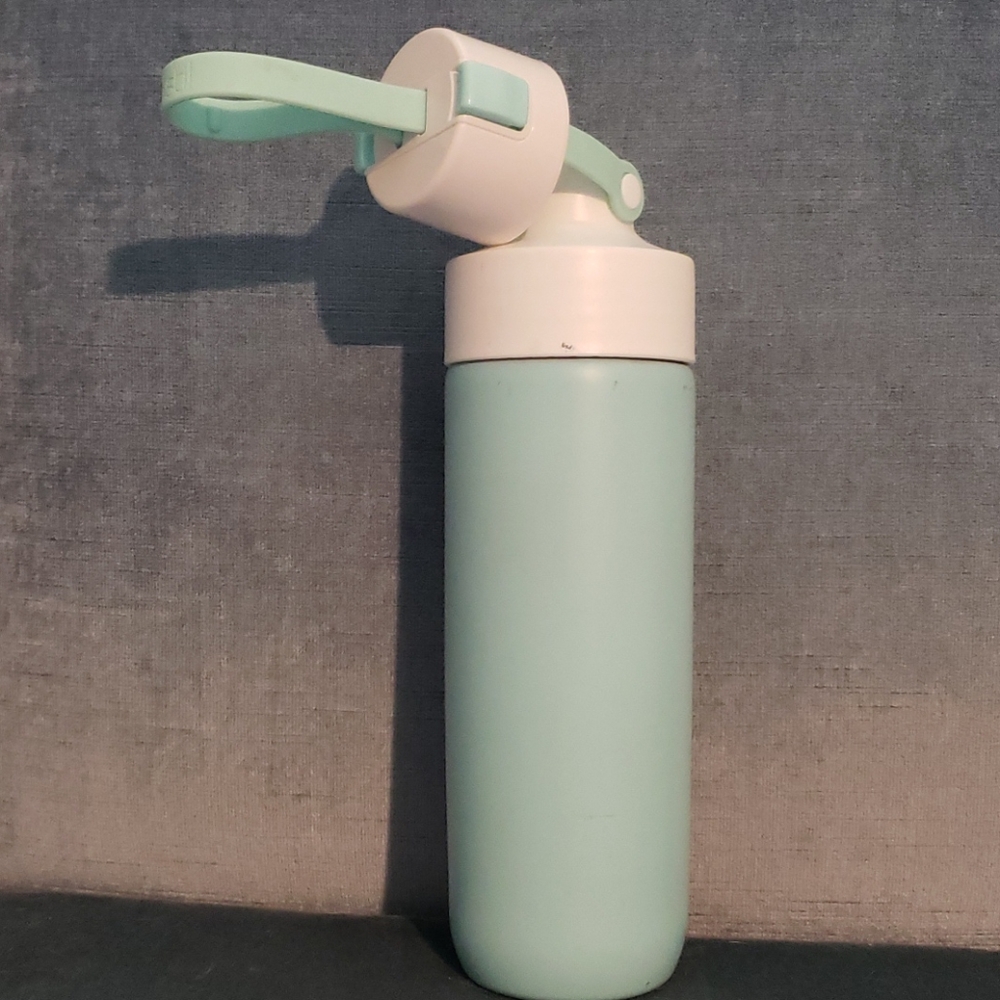 D.still water bottle